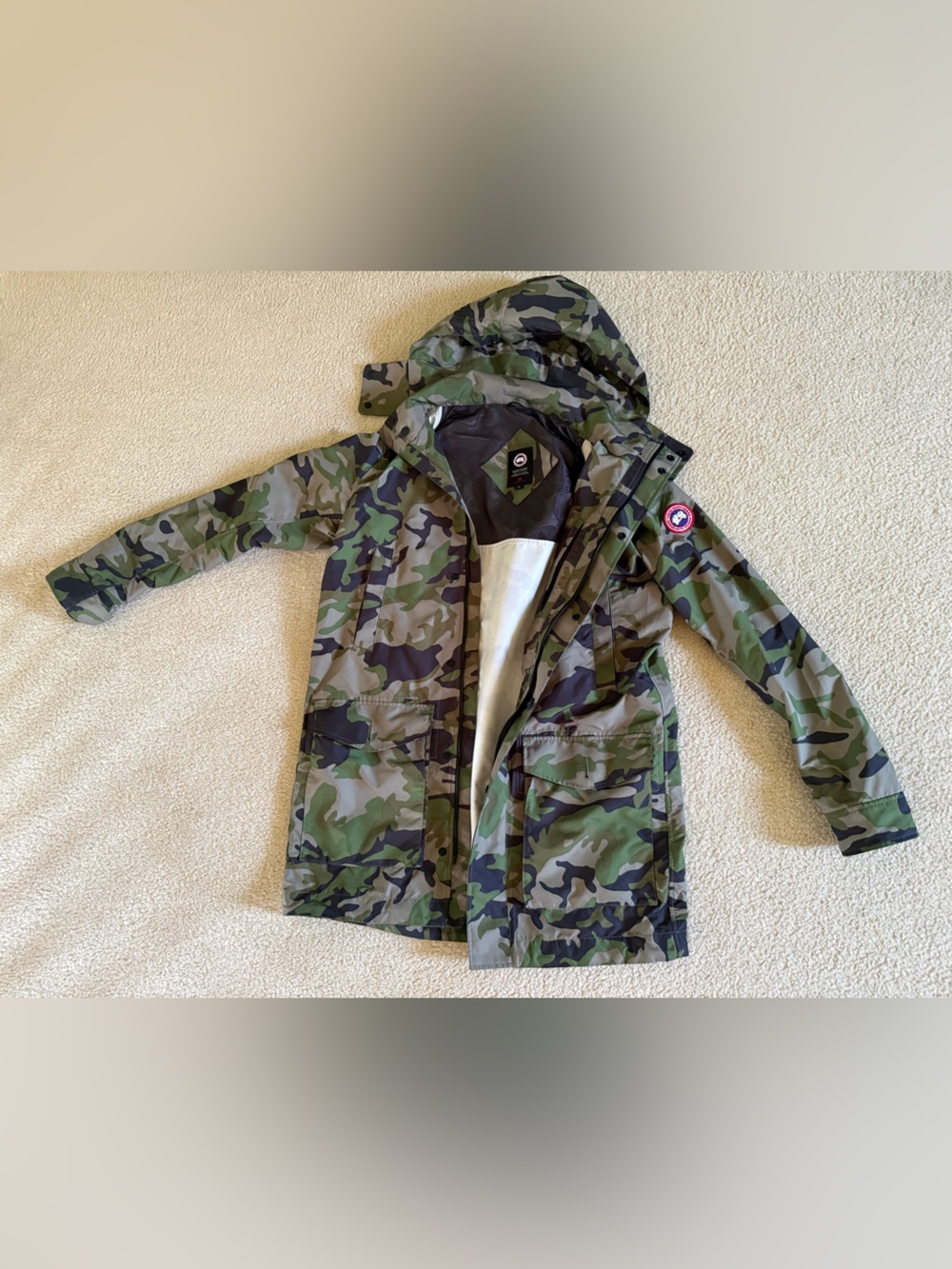 Canada goose  Camo Hooded crew trench size L Jacket